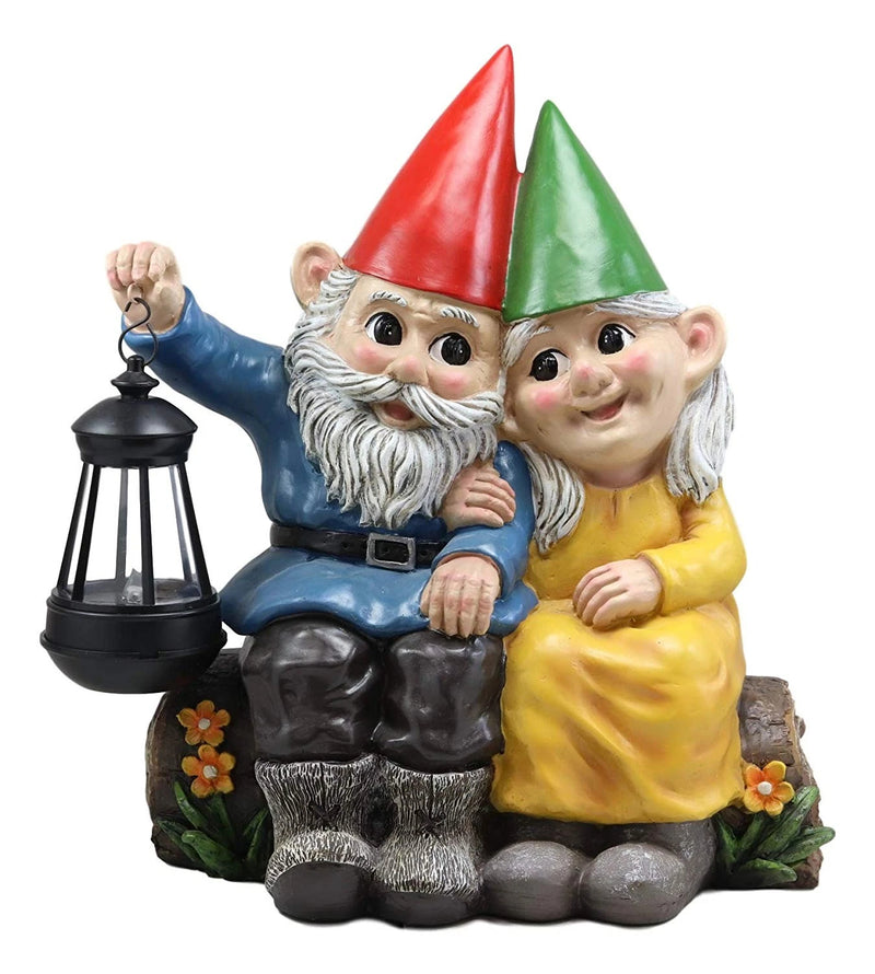 Estatua grande de gnomos de Sr. y Sra. en un tronco de árbol con luz LED solar, 34 cm de alto-9