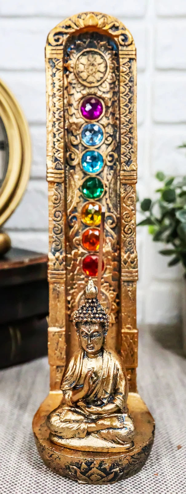 Quemador de incienso de monje budista meditando con los 7 colores de la zona de los chakras-1