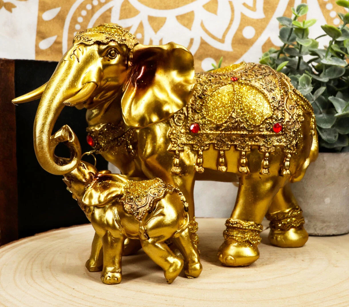 Estatua familiar de elefante dorado con cría, auspiciosa, según el Feng Shui y el budismo.-1