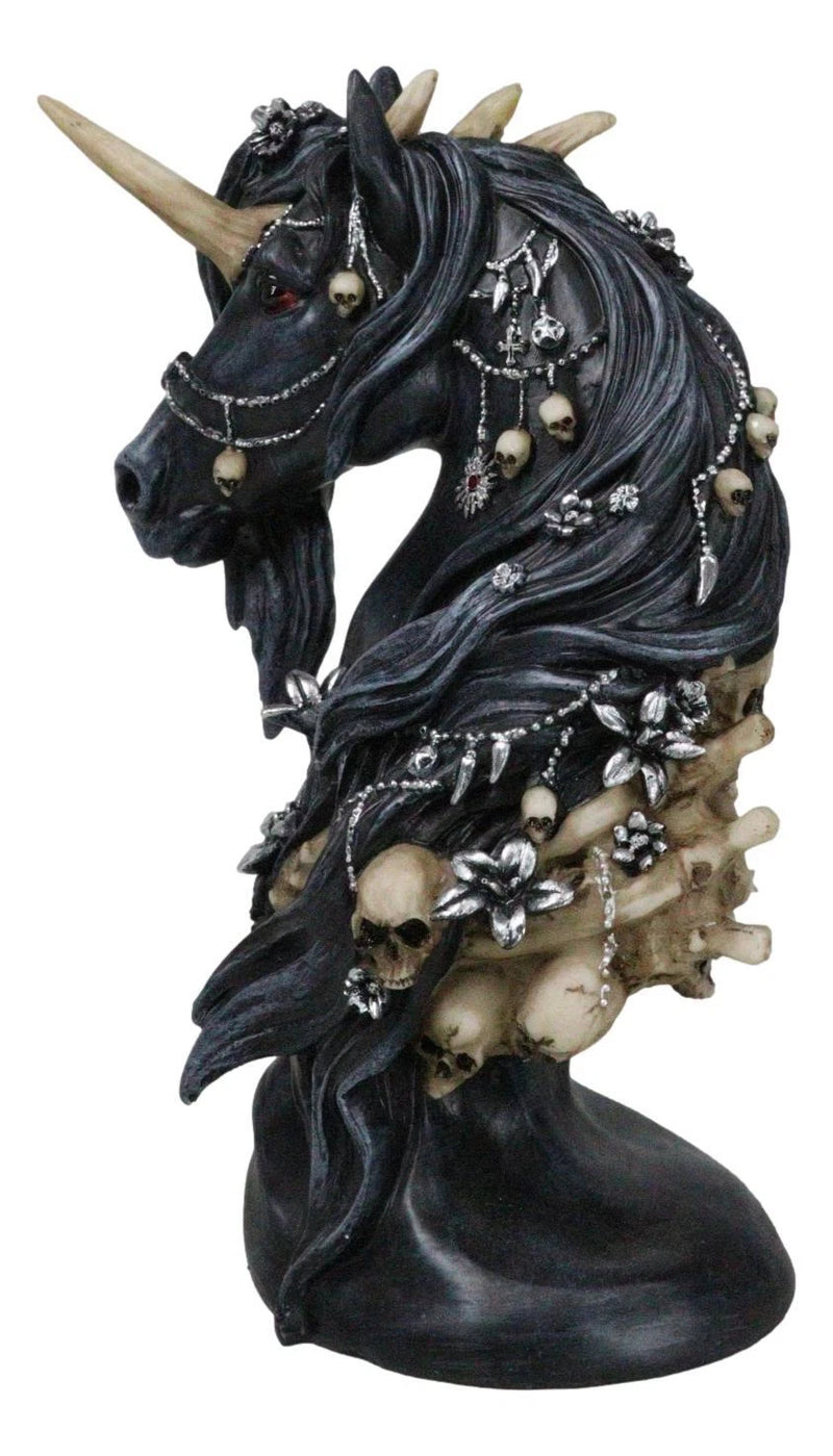 Busto de caballo unicornio negro macabro con huesos de esqueleto y calaveras-8