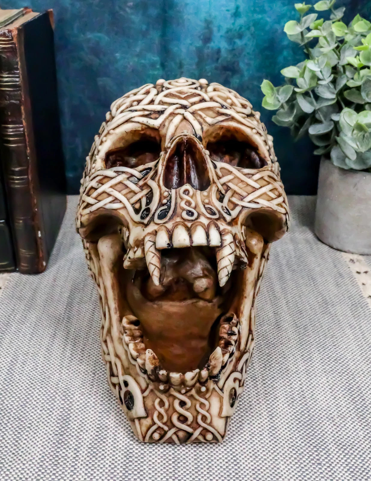Celtic Knotwork Bloodlust Vampire Skull Ashtray Statue 7.5"L-9